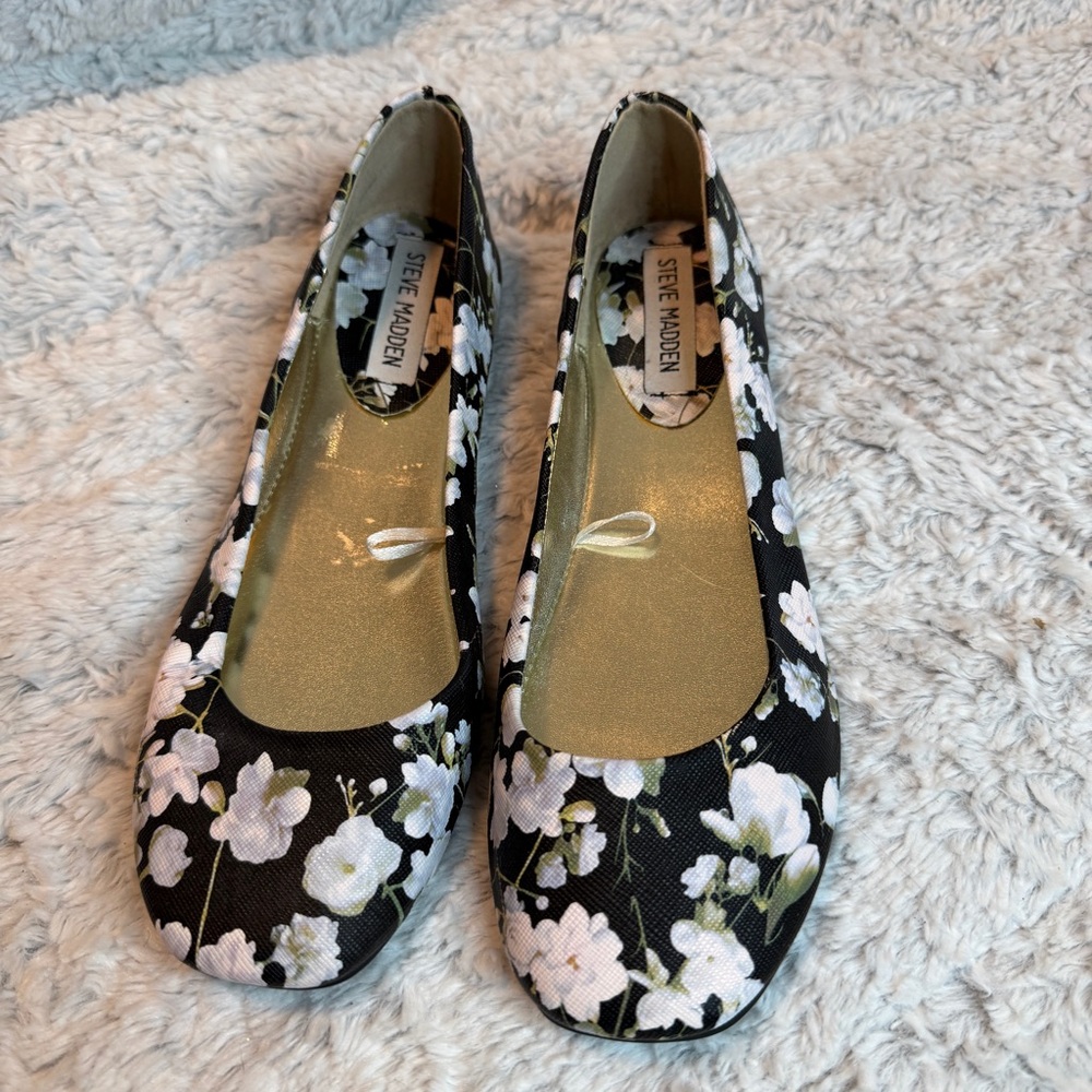 Steve Madden Black Floral Ballet Flats